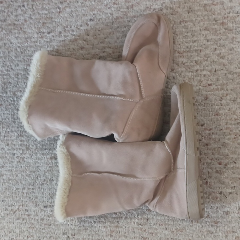 "Ugg like"boots